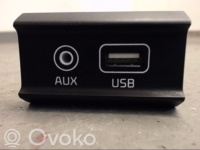 KIA Ceed USB socket connector 