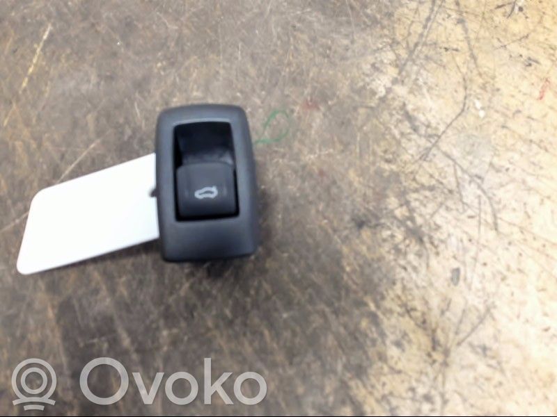 BMW 5 G30 G31 G38 Tailgate/boot open switch button 