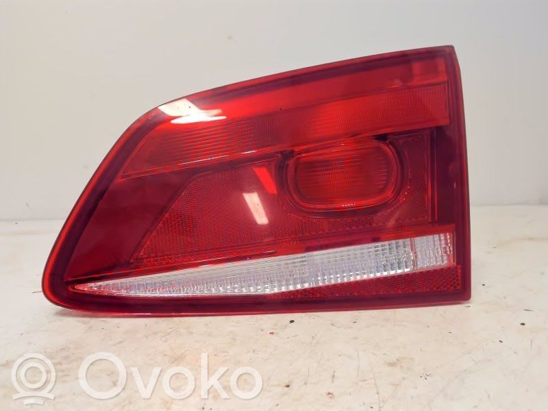 Volkswagen PASSAT B7 Luci posteriori del portellone del bagagliaio 