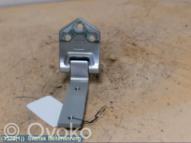 Volkswagen Caddy Rear door upper hinge 