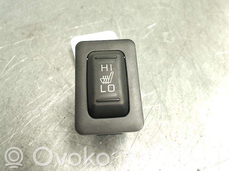 Mitsubishi L200 Przełączniki podgrzewania foteli 