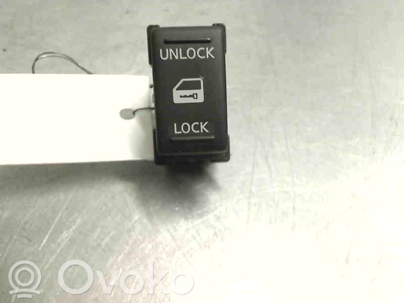 Nissan NV200 Botón interruptor de bloqueo de puertas 