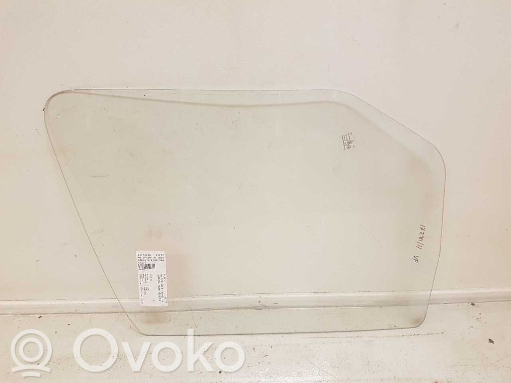 Mercedes-Benz Sprinter W906 Front door window glass four-door 
