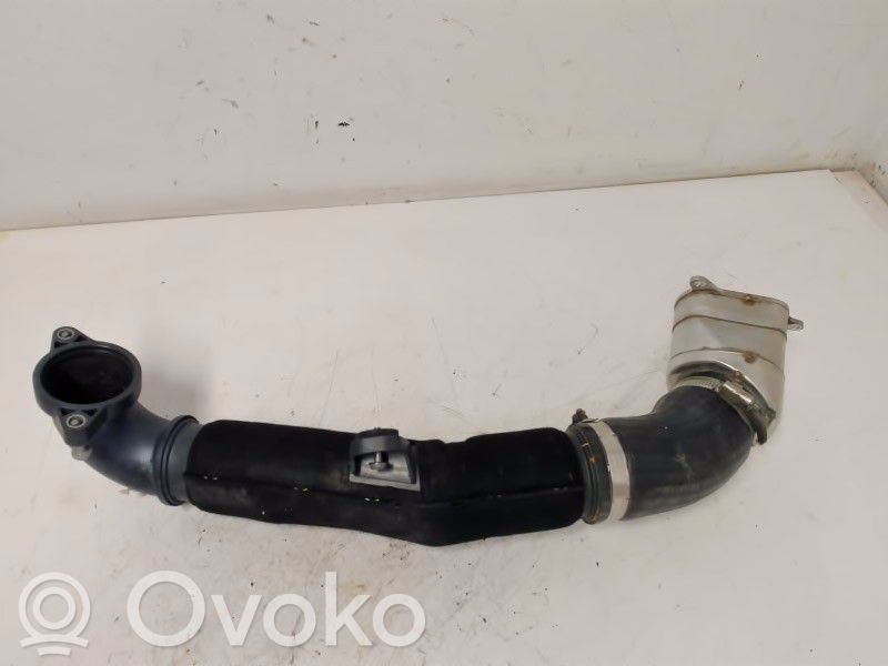 Volkswagen PASSAT B8 Wąż / Rura intercoolera 