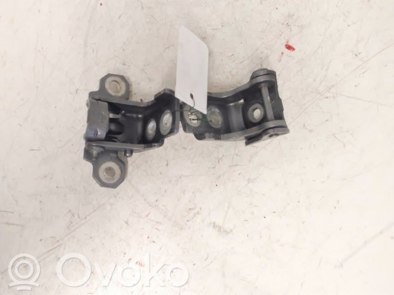 Renault Clio IV Takaoven yläsarana 
