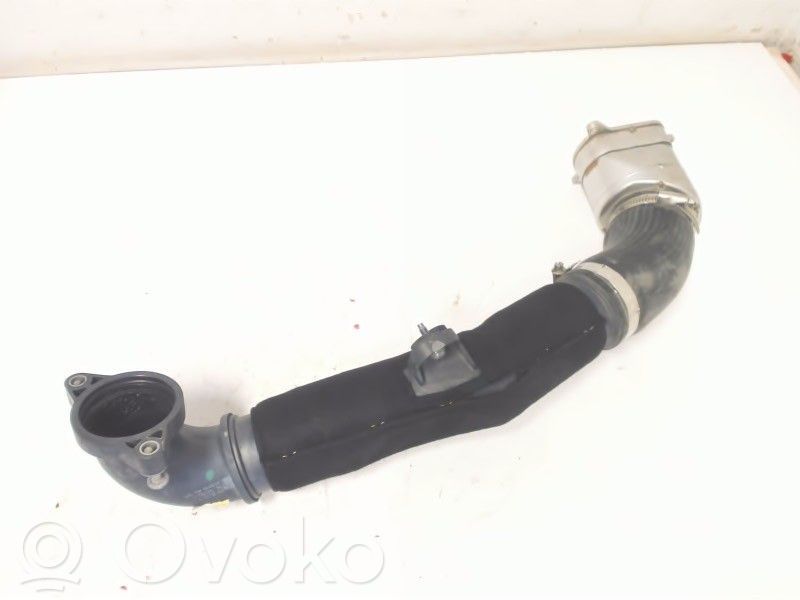 Volkswagen PASSAT B8 Wąż / Rura intercoolera 