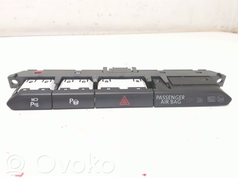 Volkswagen PASSAT B8 Interruptor del sensor de aparcamiento (PDC) 