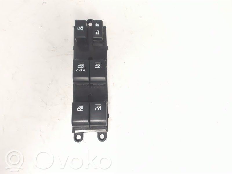 Subaru Legacy Electric window control switch 