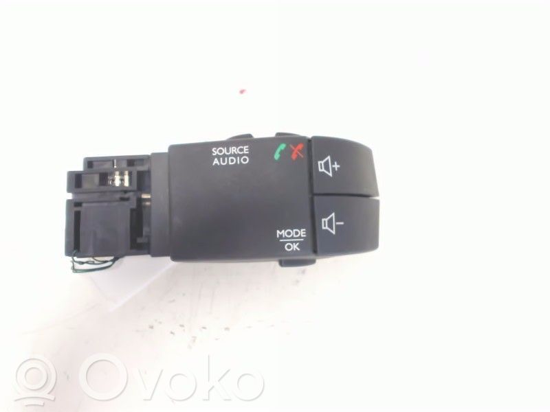Nissan NV300 Przełącznik / Przycisk kierownicy 