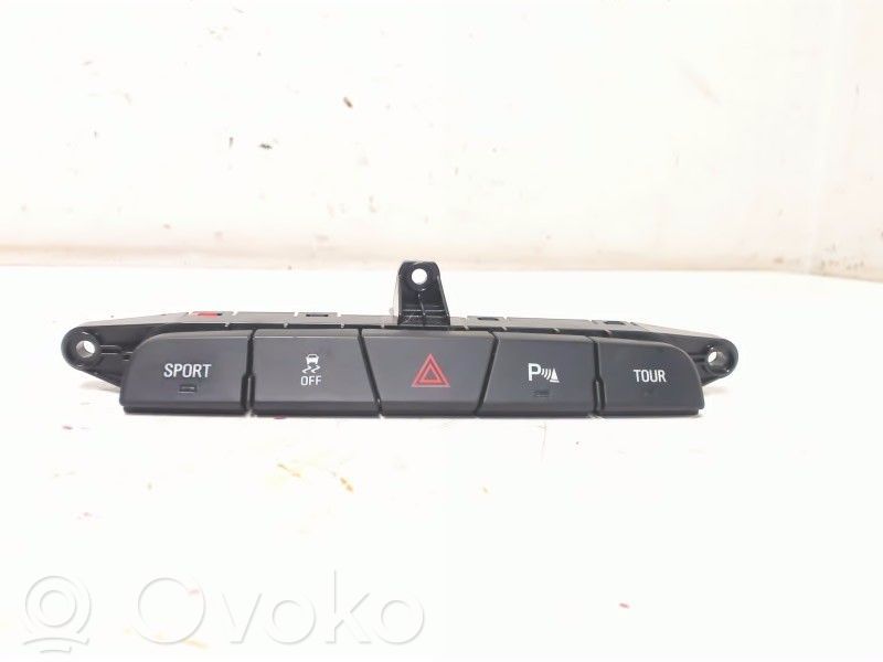 Opel Insignia A Botón interruptor de luz de peligro 