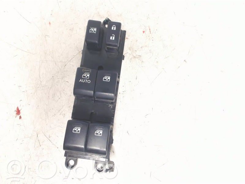 Subaru Outback Electric window control switch 