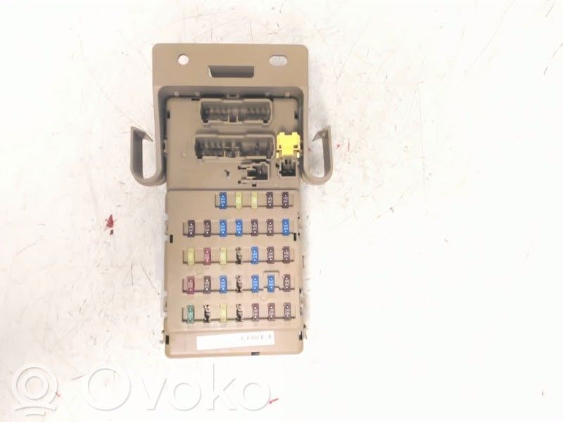 Fuse module   82201AJ010,301071,82201AJ010