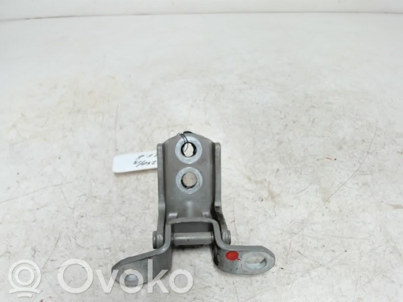 Nissan Qashqai Front door upper hinge 