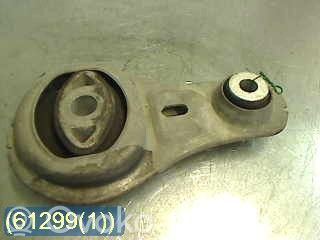 Nissan Primastar Engine mounting bracket 