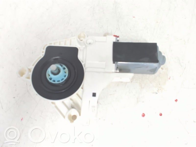 Audi A5 8T 8F Silnik regulatora szyby drzwi przednich 