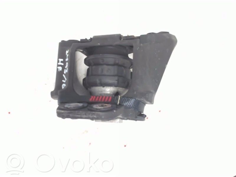Volvo XC90 Engine mounting bracket 