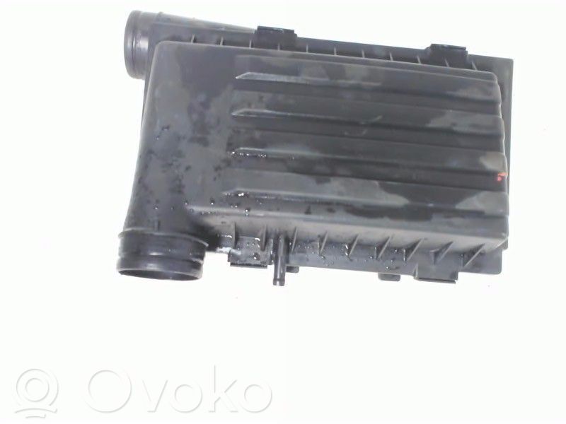 Volkswagen Golf VII Air filter box 