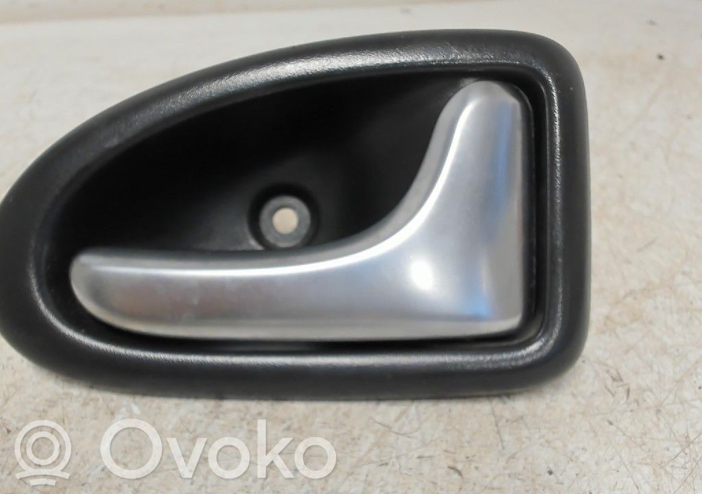 Opel Vivaro Klamka wewnętrzna drzwi przednich 