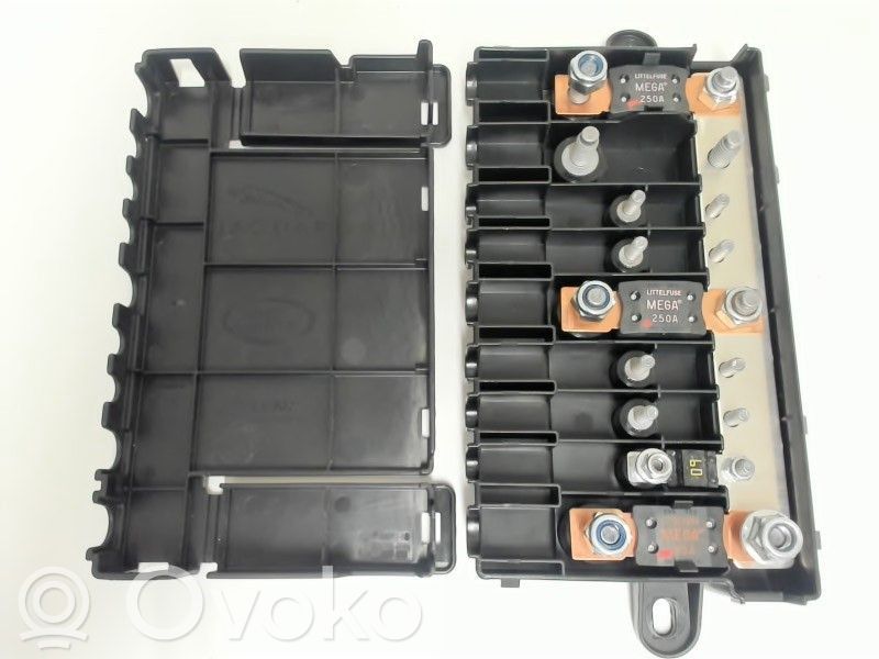 Land Rover Range Rover Sport L494 Ramka / Moduł bezpieczników 