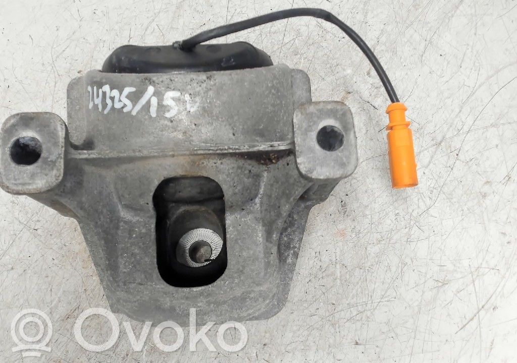 Engine mount bracket   8R0199381B