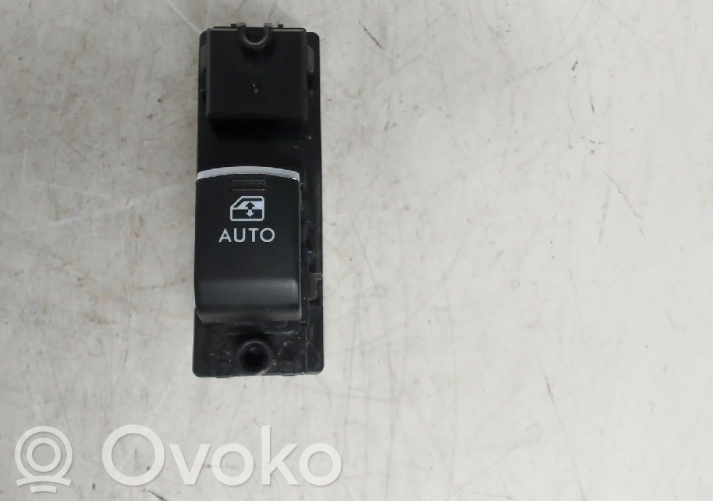 Subaru Outback (BS) Electric window control switch 