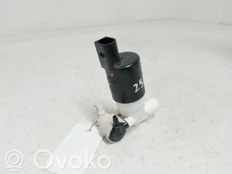 Windscreen/windshield washer pump   31349244,22006902,31349244