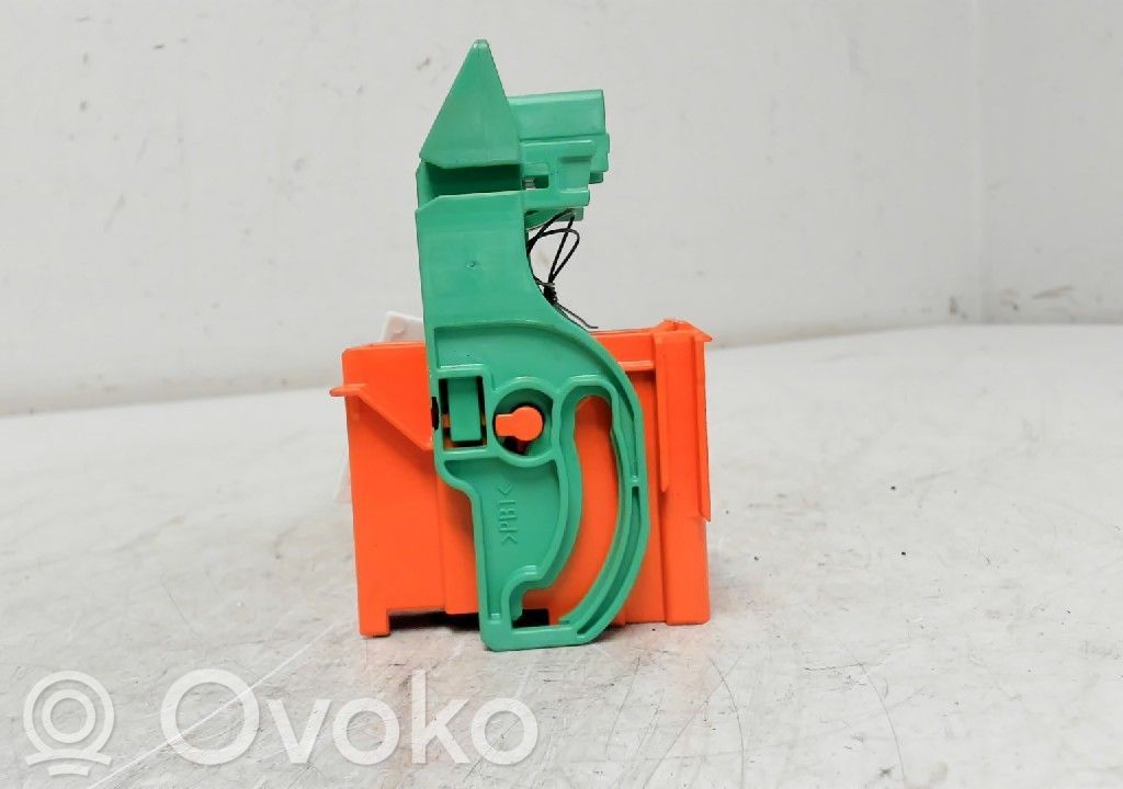 Interior lighting switch   9499F054