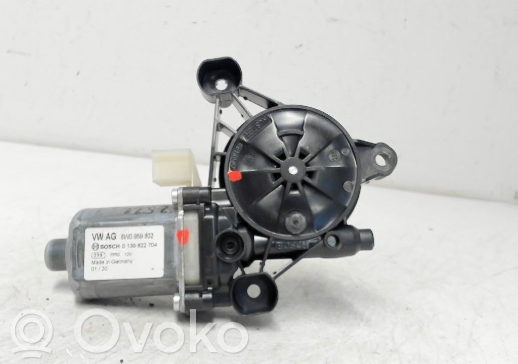 Audi A4 S4 B9 8W Silnik regulatora szyby drzwi przednich 