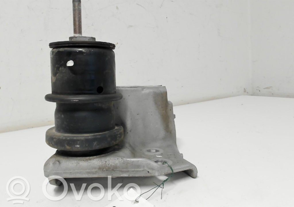 Subaru Outback (BS) Engine mounting bracket 