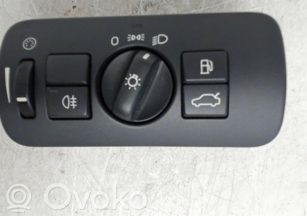 Light switch   31443846,4066332,30739412