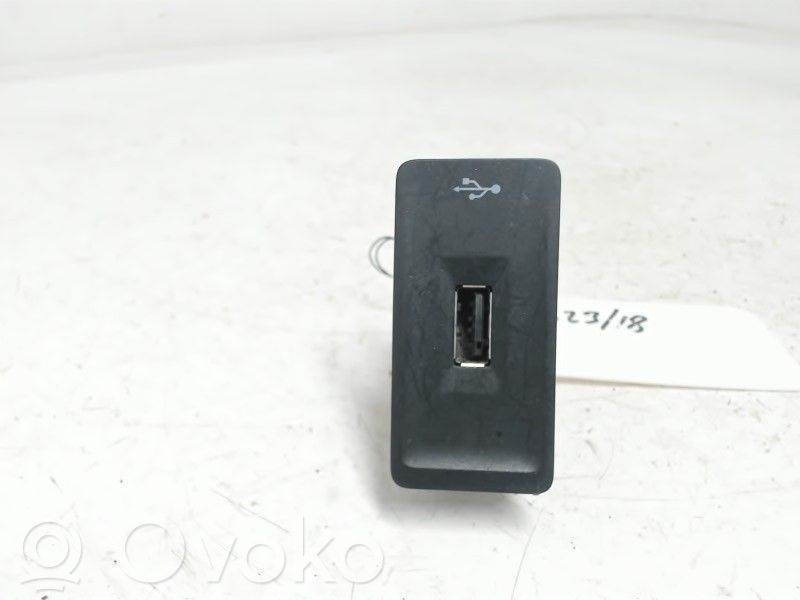 Volkswagen Caddy Enchufe conector USB 