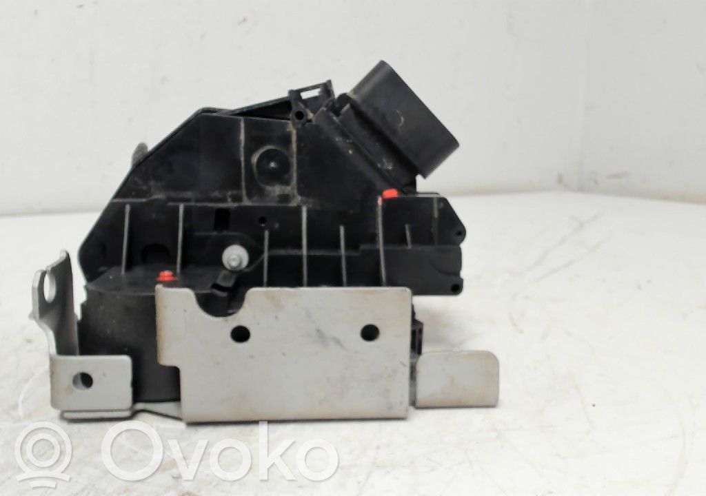Ford Transit Custom Takaoven lukko 