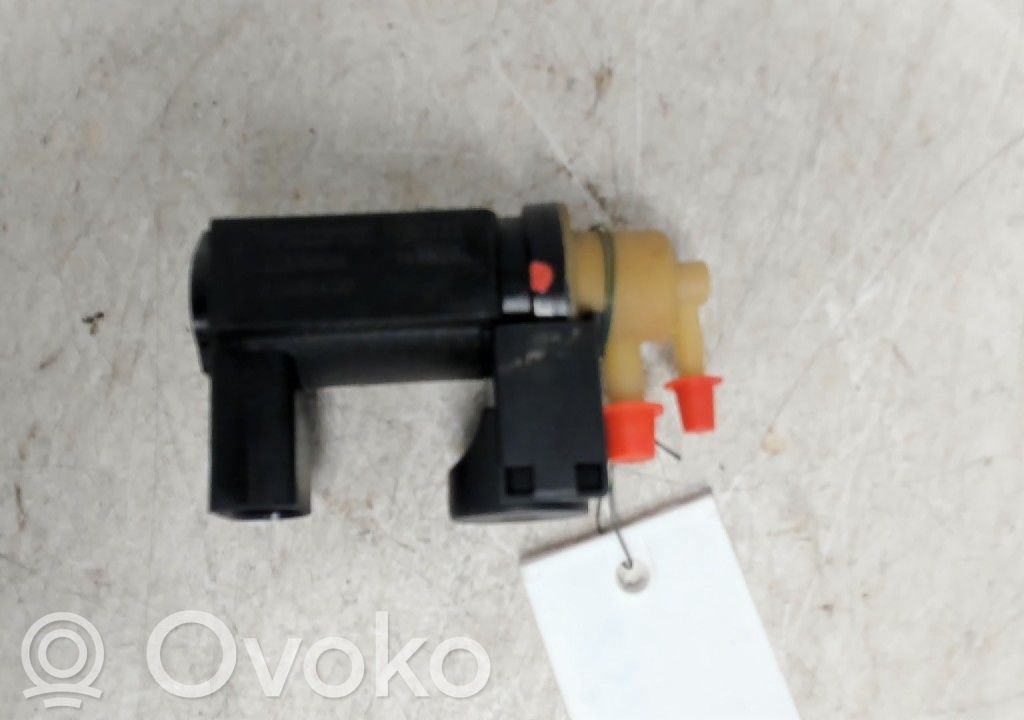 Válvula de vacío   31339808,70466400,31339808