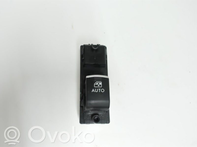 Subaru Levorg Electric window control switch 