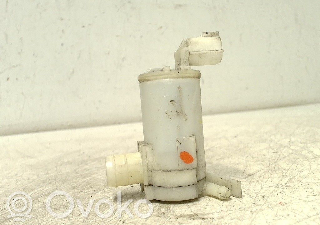 Isuzu D-Max Windscreen/windshield washer pump 