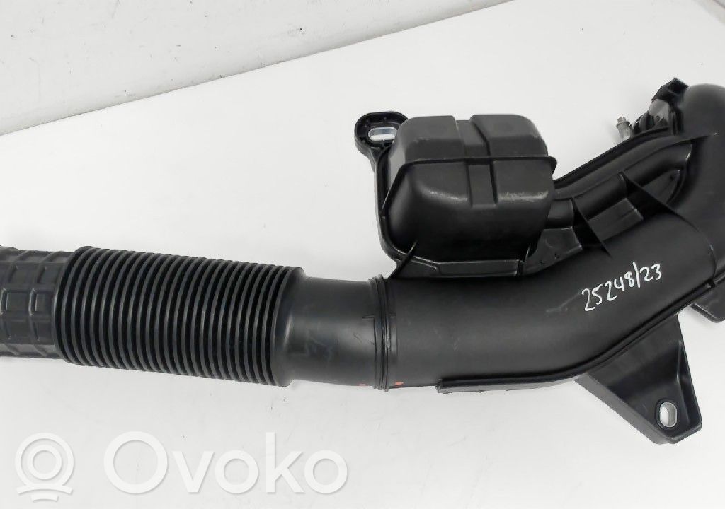 Rura / Wąż dolotowy powietrza   165758306R,165758306R