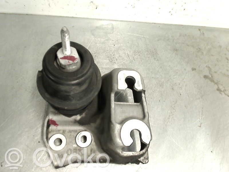 Subaru Outback Engine mounting bracket 