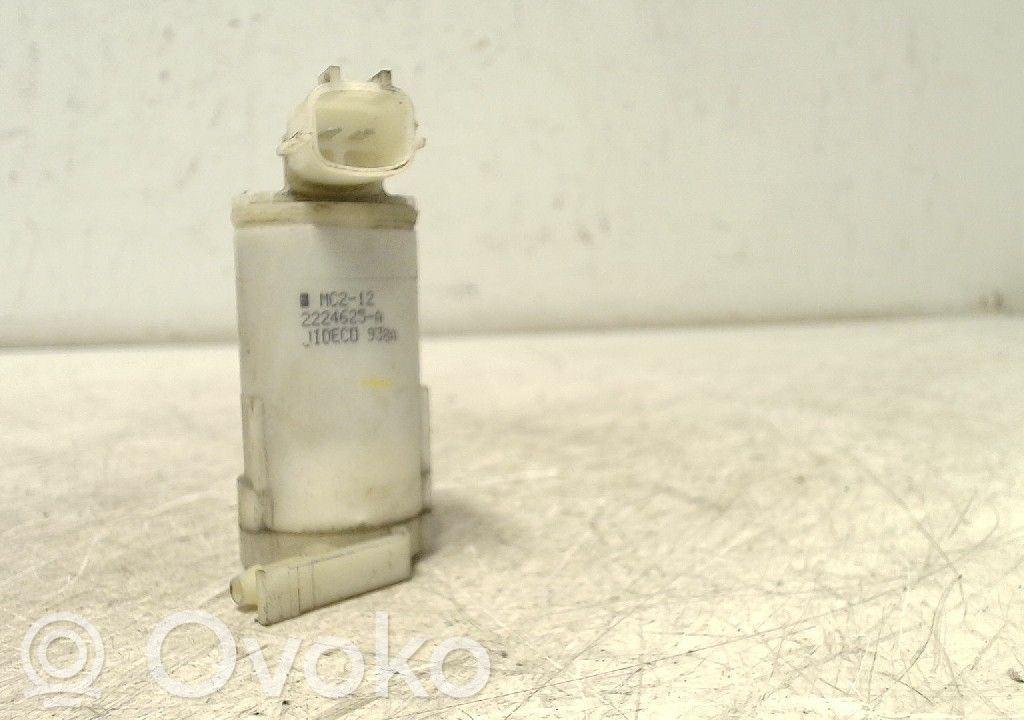 Isuzu D-Max Windscreen/windshield washer pump 