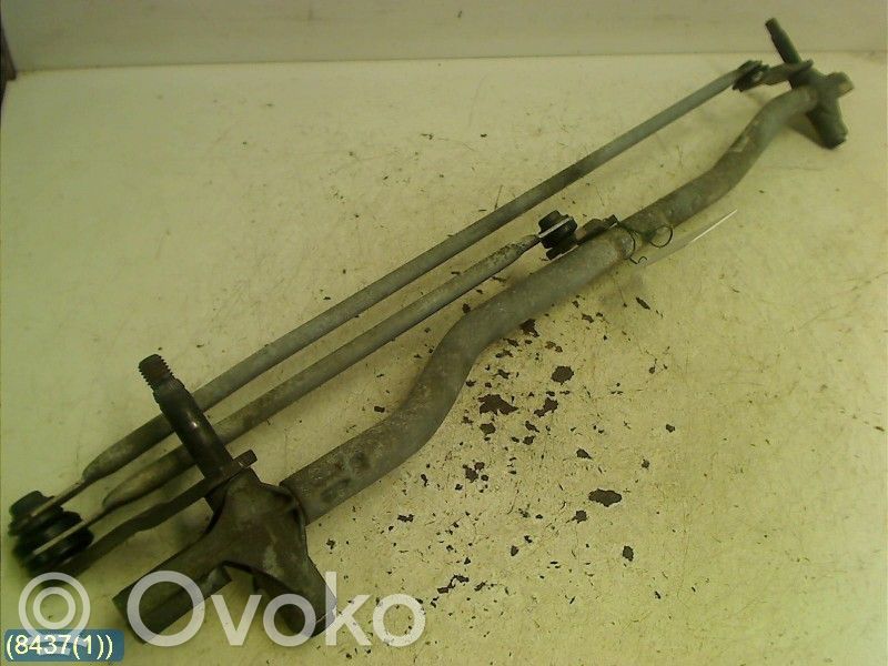Volvo V70 Front wiper linkage 