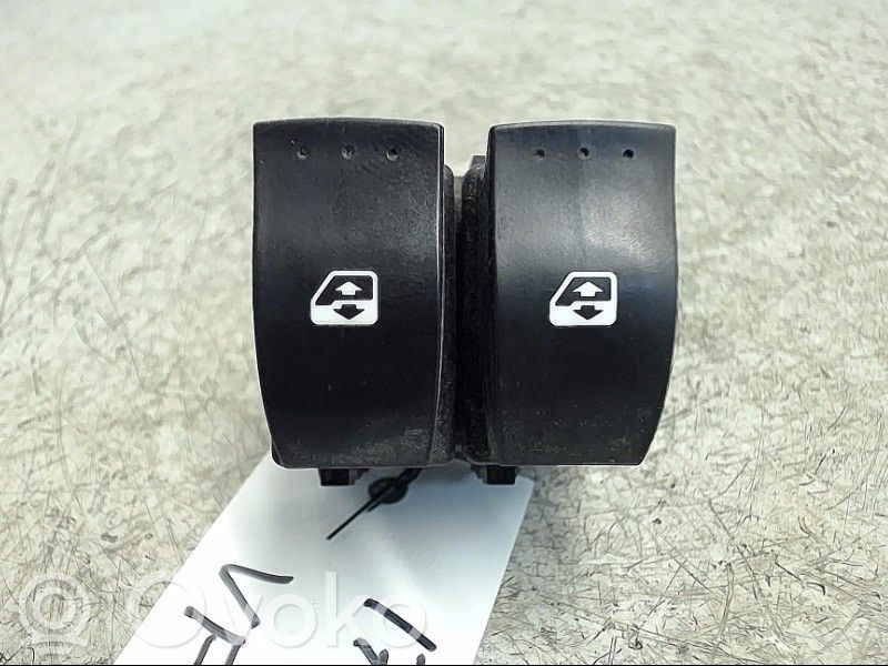 Opel Vivaro Electric window control switch 