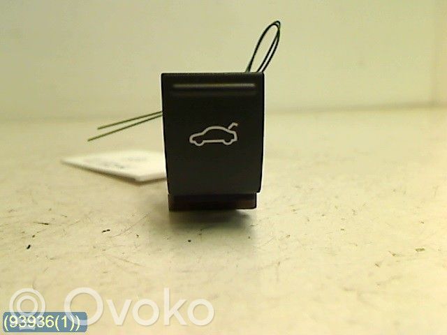 Tailgate/boot open switch button   3AA959831,095202SBITRON