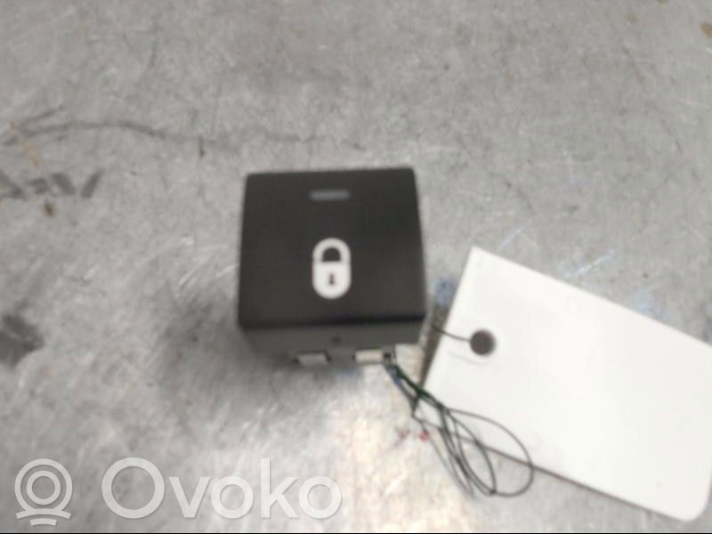 Peugeot Partner Central locking switch button 