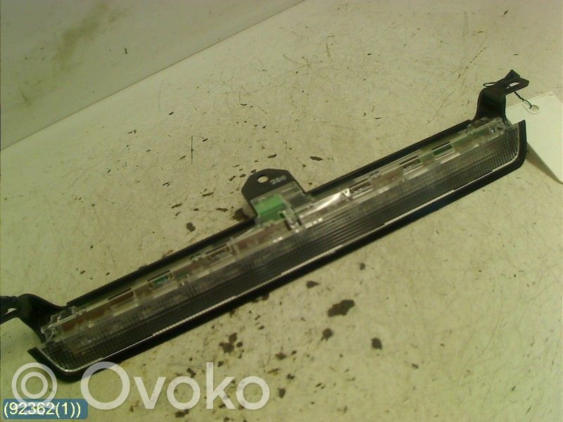 Kolmas/lisäjarruvalo   8658948