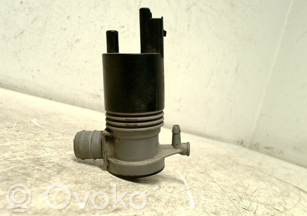 Windscreen/windshield washer pump   1024587