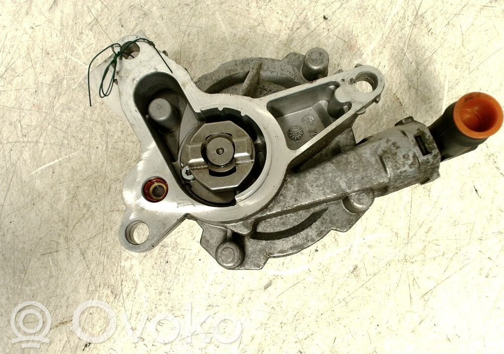 Nissan NV300 Pompă vacuum 