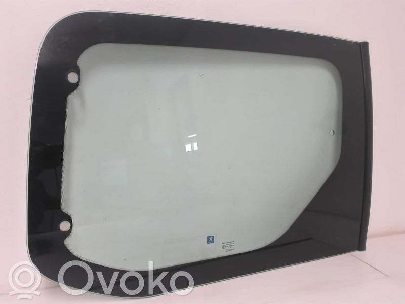 Luna de la puerta trasera   8569VK