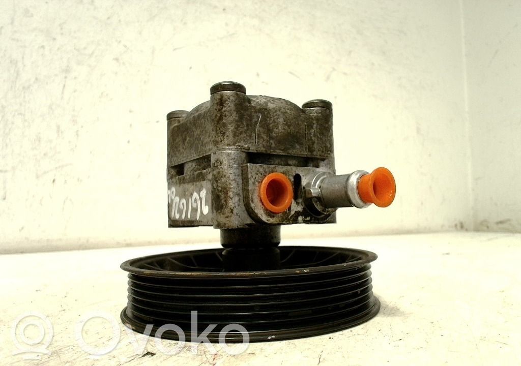 Ohjaustehostimen pumppu   8251736