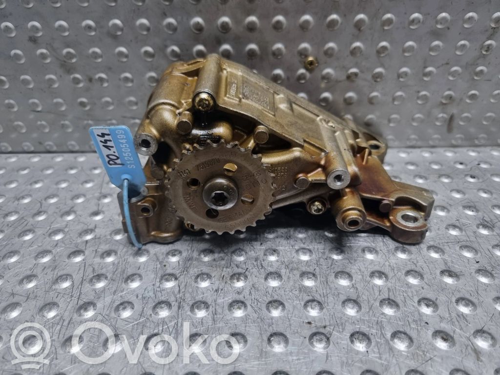 BMW 5 E60 E61 Oil pump 