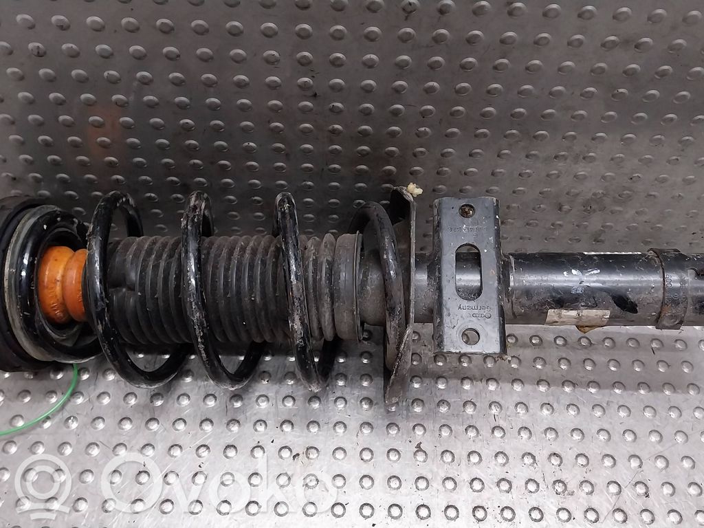 Volkswagen Polo IV 9N3 Amortyzator przedni 