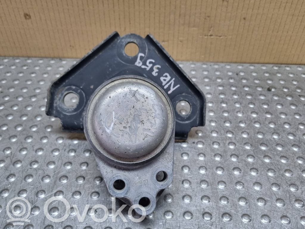 Ford Fusion Engine mount bracket 